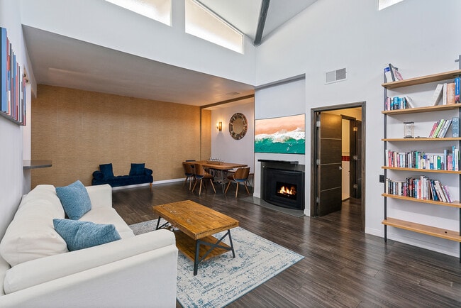 Photo - 2175 S Beverly Glen Blvd Unidad 403