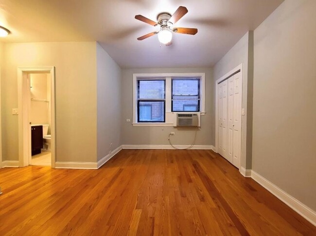 Building Photo - 0 bedroom in CHICAGO IL 60657 Unit 103 Rental