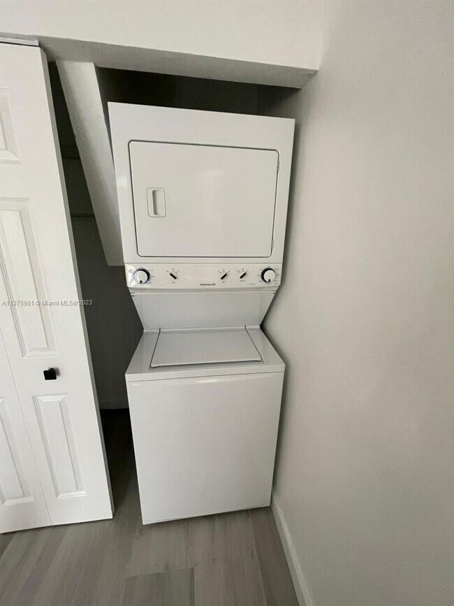 LakeShore Condo For Rent in Homestead, FL