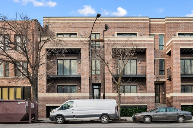 Building Photo - 2614 W Chicago Ave Unit 3