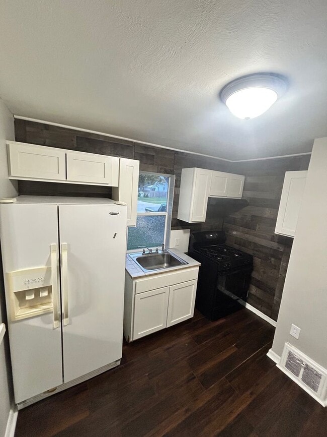 Building Photo - 1270-1276 Joosten St Unit 1272