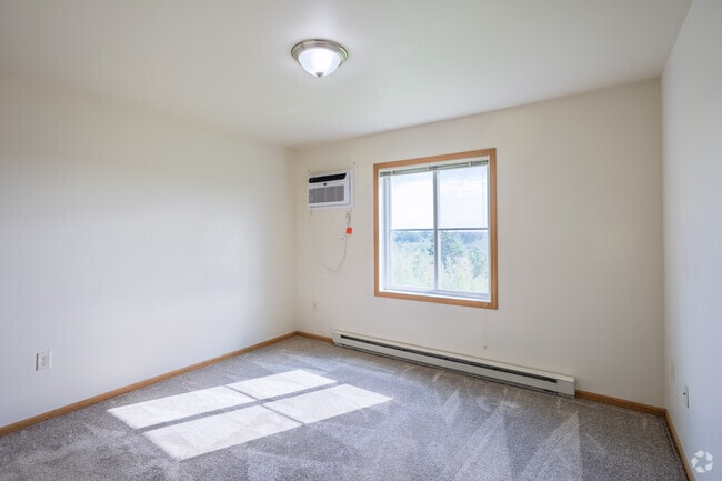 3BR, 2BA - 1,365SF - Primary Bedroom
