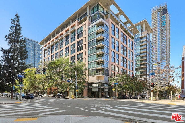 Photo - 1111 S Grand Ave Unit 916