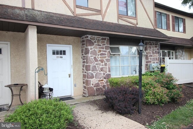 Building Photo - 2046 Jason Dr