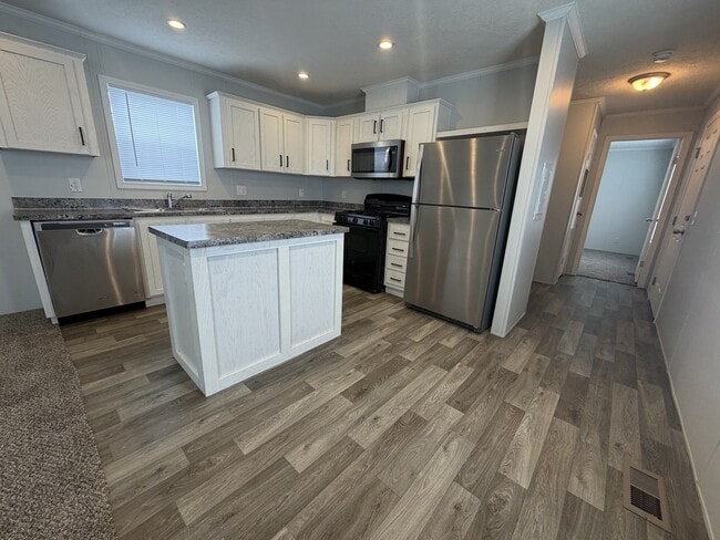 Photo - 38060 Leverette Ave