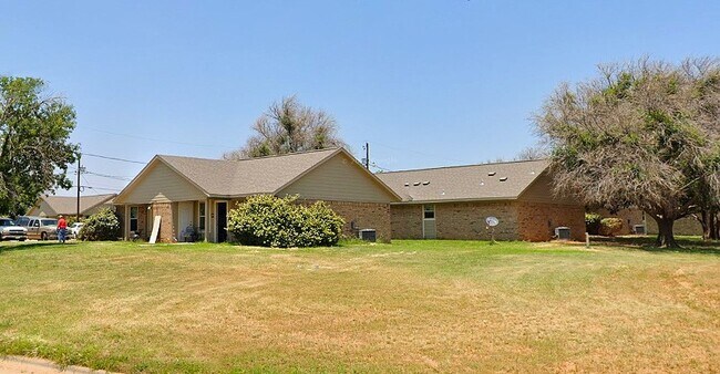 Photo - 1324 E 10th St