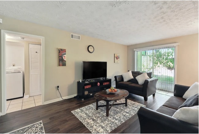 Photo - 144 Scandia Cir