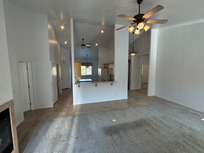 Building Photo - 3-Bed, 2-Bath Standalone Home with 2 Car G...