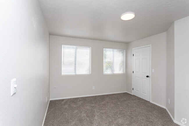 3BR, 1.5BA - 1,255SF - Primary Bedroom