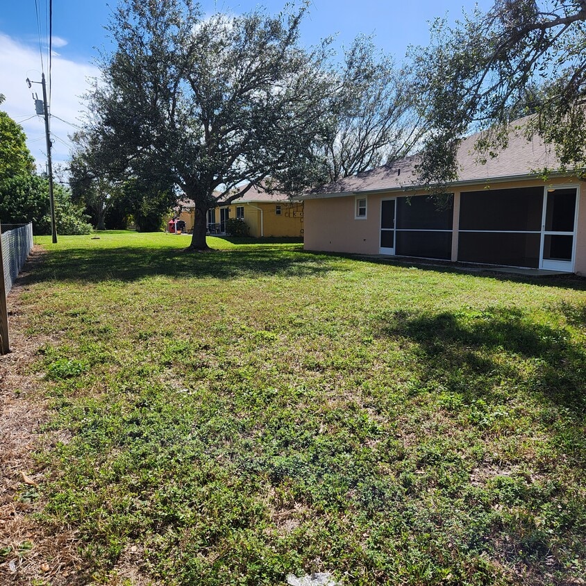 Photo - 1037 SE 11th St (Cape Coral, FL)