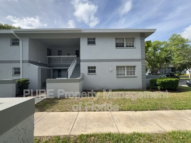 Building Photo - 454 Fairways Cir