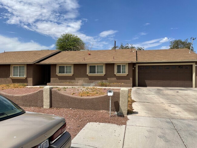 Building Photo - 4930 E Colorado Ave