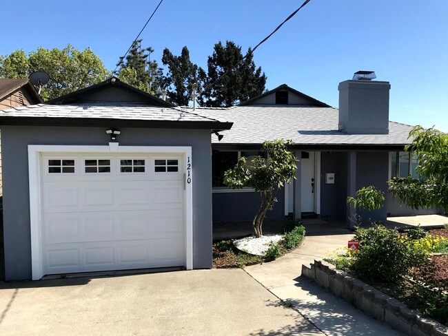 Photo - 1210 Highland Blvd House