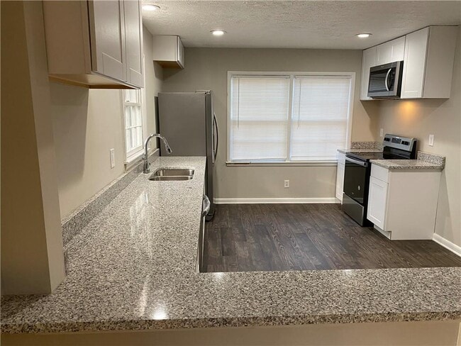 Photo - 2057 Willamette Way