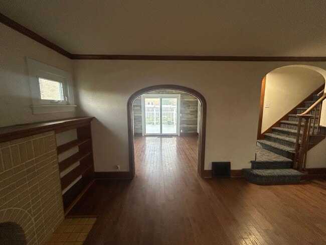 Photo - 727 Brady Ave