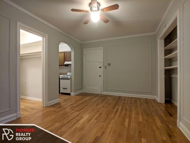 837 W Wolfram St Unit 207