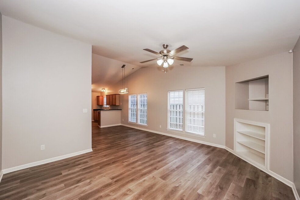 3002 Salmon River Dr