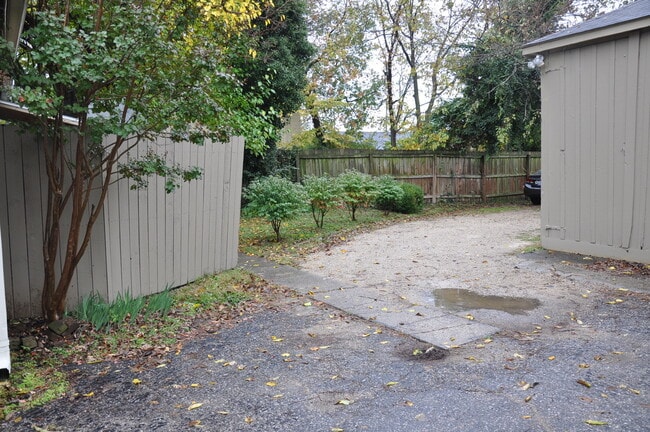324 S Broadway Park