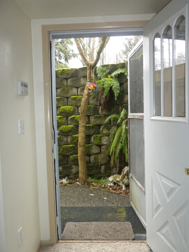 Lower Level Duplex Rental House Rental in Tumwater, WA