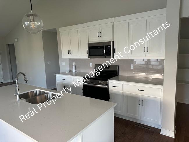 Photo - 1628 SW Buckthorn St