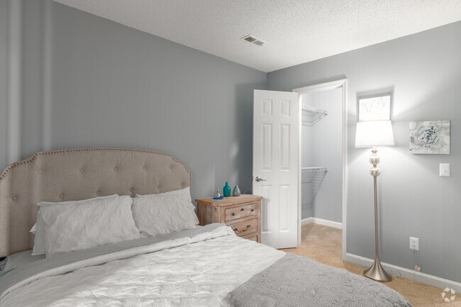 1BR, 1BA - 610SF Bedroom