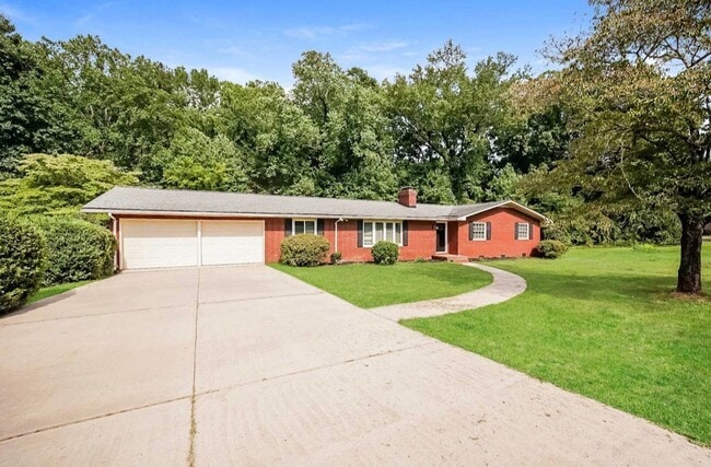 Photo - 208 N Milford Dr