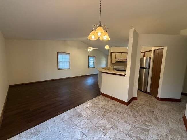 Photo - 1335 Fountain Green Dr