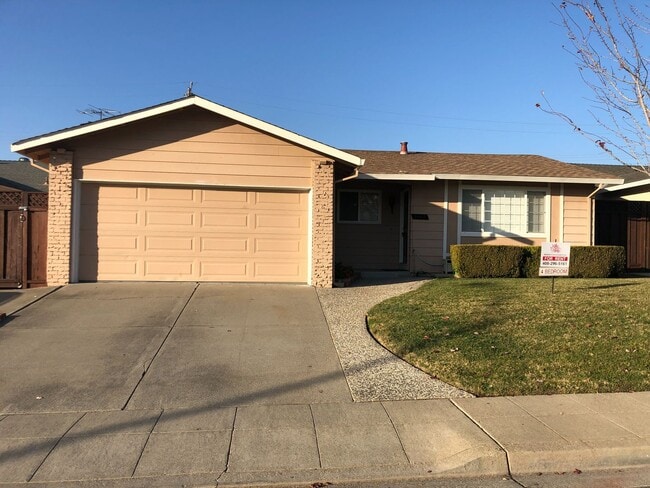 Building Photo - 4bd/2ba - Bedroom Home with a Lap Pool! Excellent Location - Coming Soon!