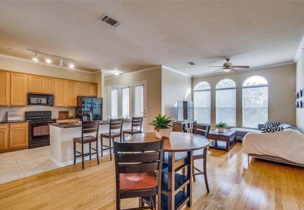 Building Photo - 800 E. 15th-2115.9 Unit 2115.9 Rental