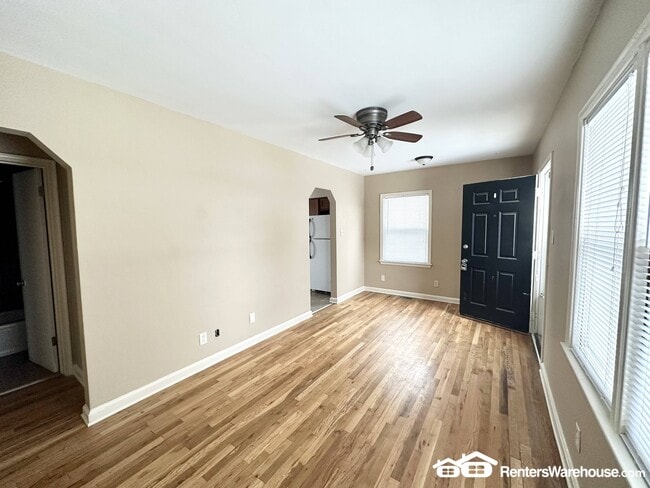 Photo - 3822 52nd St