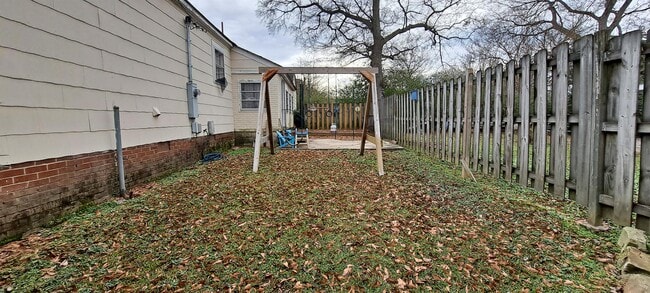 Photo - 205 Milner St NE