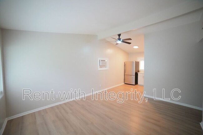 Photo - 2032 Warwick St