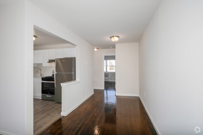 1BR, 1BA - w/Basement - 1,650SF - Dining Room