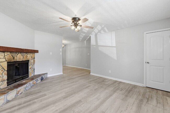 Photo - 1908 Green Cir