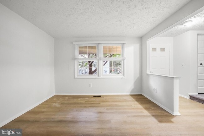 Photo - 2916 Bridgehampton Ct