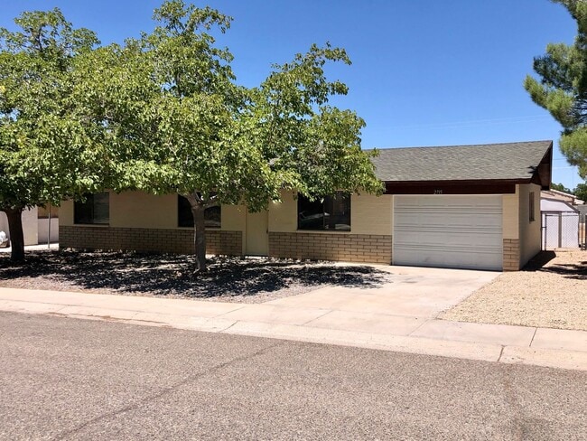 Photo - Cute 3 Bedroom Home near Hualapai Mt. School.