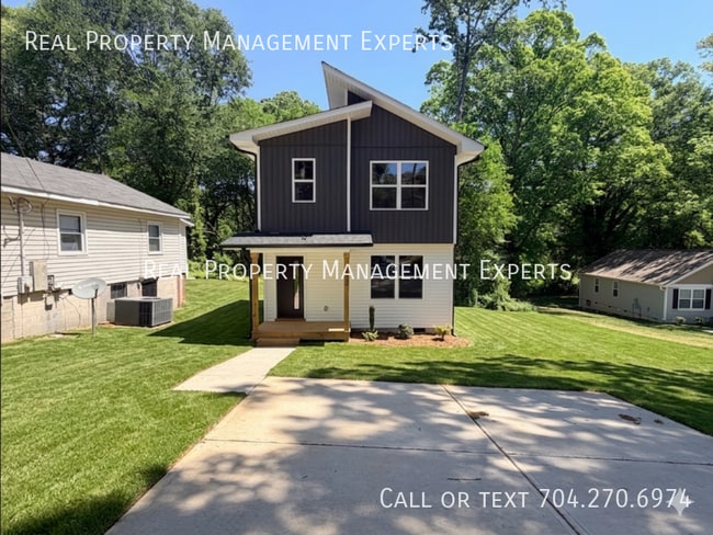 Building Photo - 412 N Scruggs St