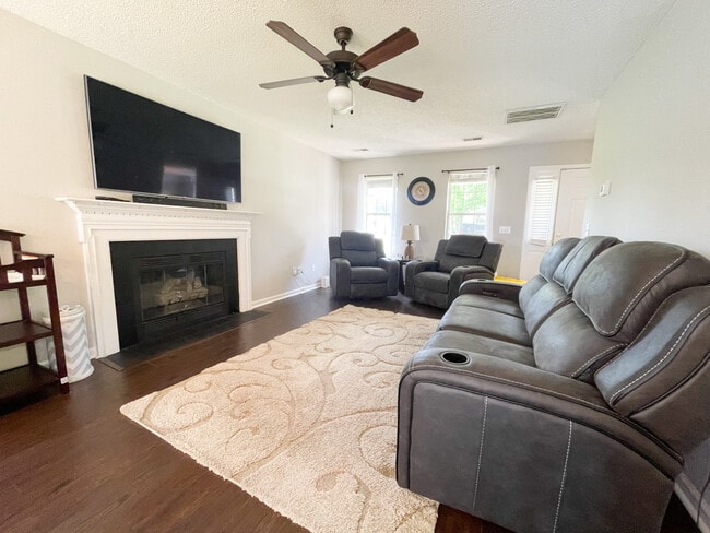 Photo - 104 Cedar Field Ln