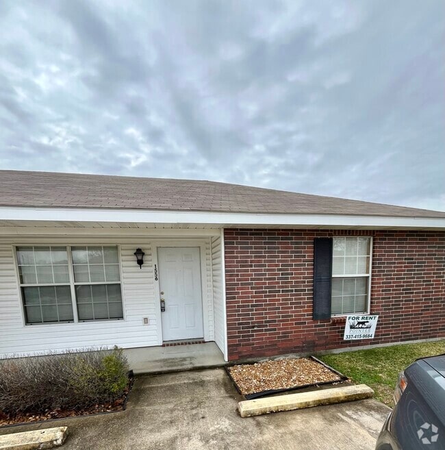 Building Photo - 1556 St John Bosco St Rental