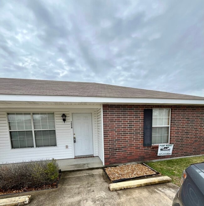 Building Photo - 1556 St John Bosco St Rental