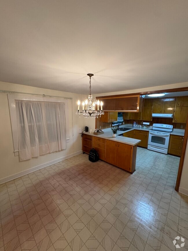 Building Photo - 225 E Walnut St Rental
