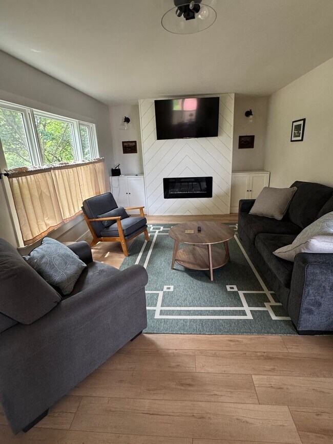 Photo - 4 Bedroom Updated Acreage