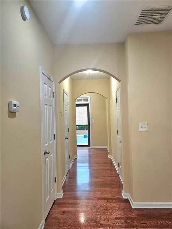 Photo - 2712 Beynon Ln NE