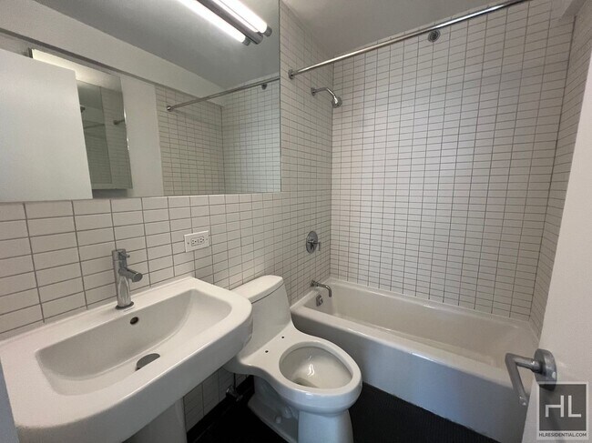 Photo - East 39th Street Unidad 10B