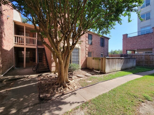Building Photo - 2255 Braeswood Park Dr Unit 259