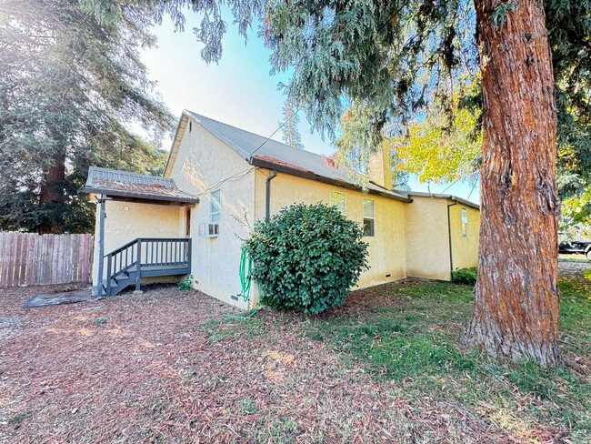 3 bed /1 ba apt (tri-plex)- S.Yuba City - 3 bed /1 ba apt (tri-plex)- S.Yuba City