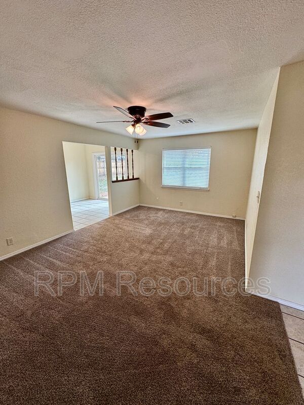 Photo - 440 E Carson Ln