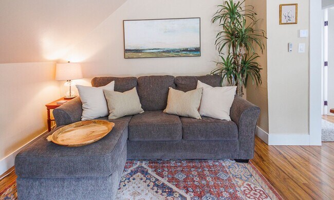 Photo - The Loft: Furnished Jacksonville Suite! Grand Deck with Views, King Bed $300 Utility Fee