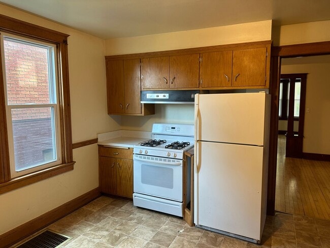 2404 N Dousman St Unit Lower