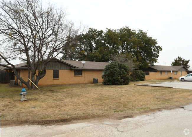 Summer Square Phases I & II - Summer Square Apartments